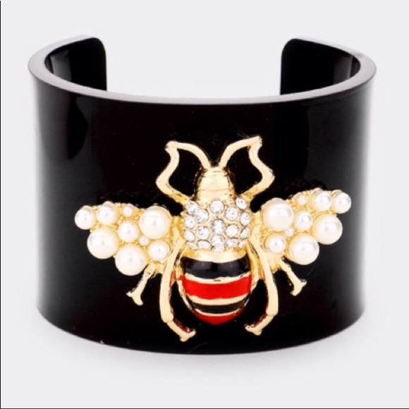 Jewelry - ✨🐝✨Bee Accent Cuff🐝✨